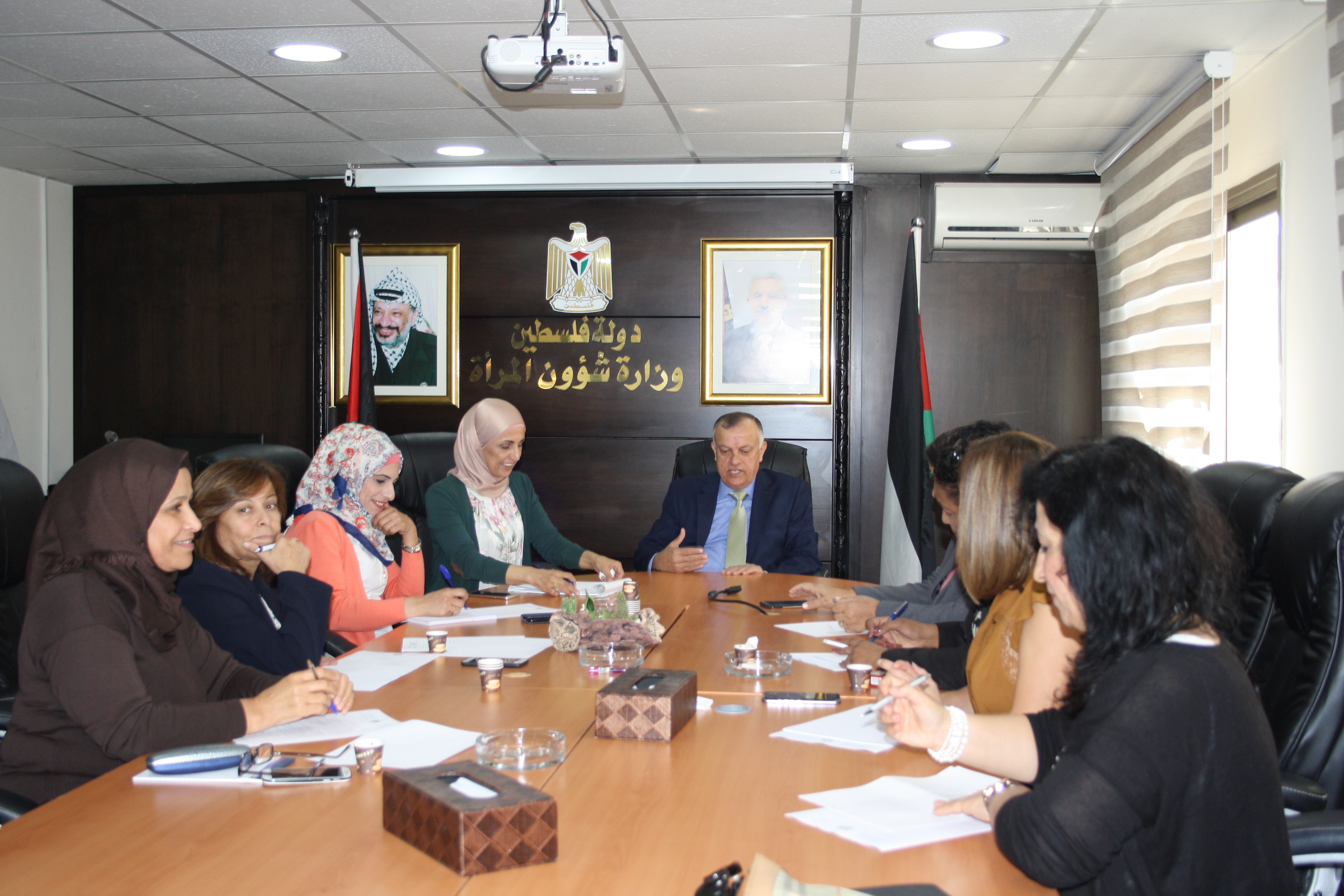 الخطيب يبحث مع المؤسسات النسوية 
فعاليات الحملة العالمية لمناهضة العنف  
